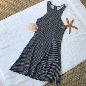 🧿2/$20🧿 AEO Black and White Stripped Dress (4a)
